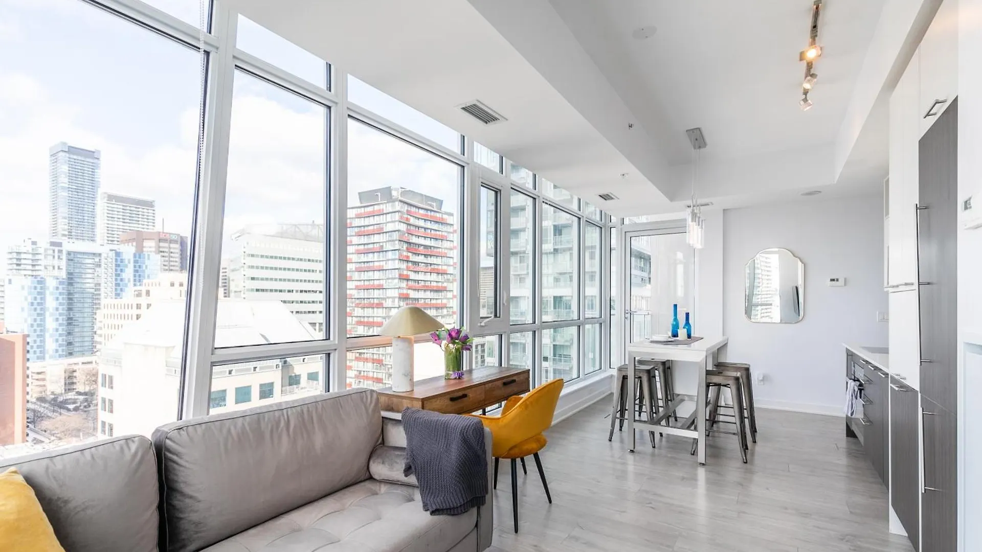 Nobu Suites - Toronto'S Entertainment District Apartment